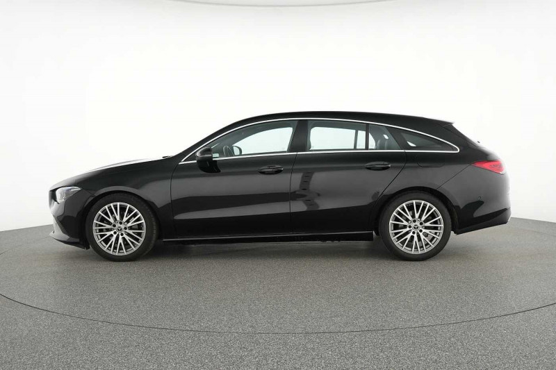 Used MERCEDES-BENZ CLA 180 Shooting Brake CLA 180 d Shooting Brake Progressive 2023 Noir € 31890 in Liège