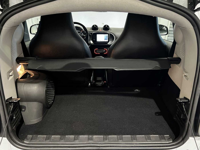 Used SMART Fortwo Coupe BRABUS fortwo Xclusive 2018 Rose € 20890 in Liège