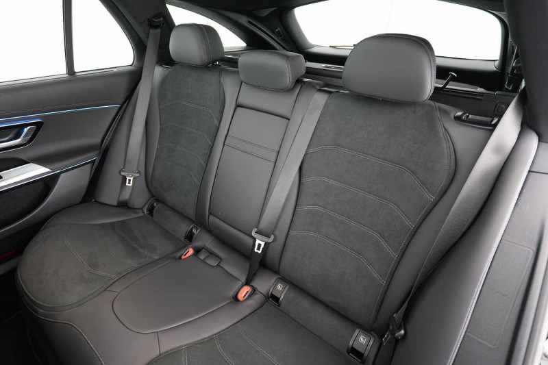 Used MERCEDES-BENZ E 300 E 300 e Break AMG Line 2024 Bleu € 67890 in Liège