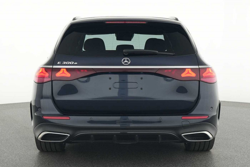 Used MERCEDES-BENZ E 300 E 300 e Break AMG Line 2024 Bleu € 69890 in Liège