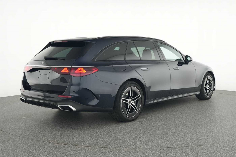 Used MERCEDES-BENZ E 300 E 300 e Break AMG Line 2024 Bleu € 67890 in Liège
