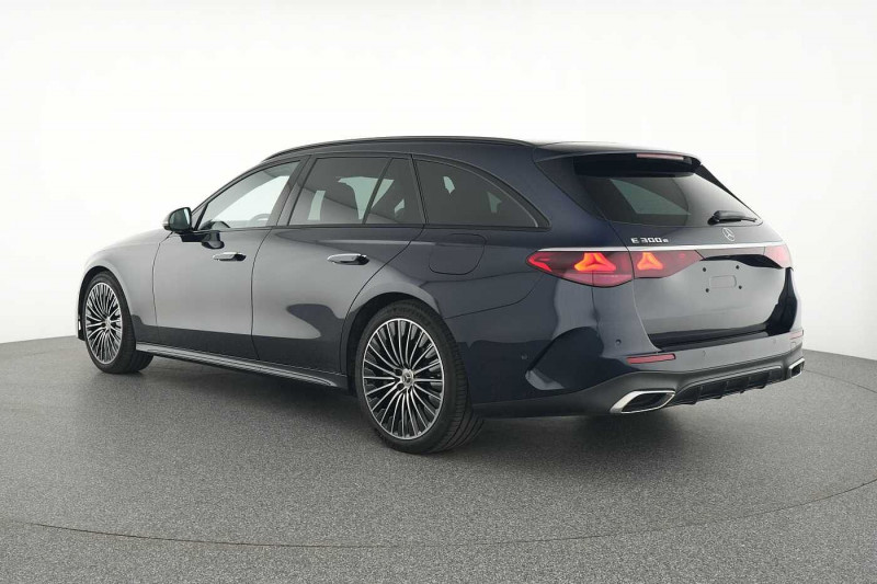Used MERCEDES-BENZ E 300 E 300 e Break AMG Line 2024 Bleu € 69890 in Liège