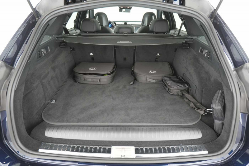 Used MERCEDES-BENZ E 300 E 300 e Break AMG Line 2024 Bleu € 67890 in Liège