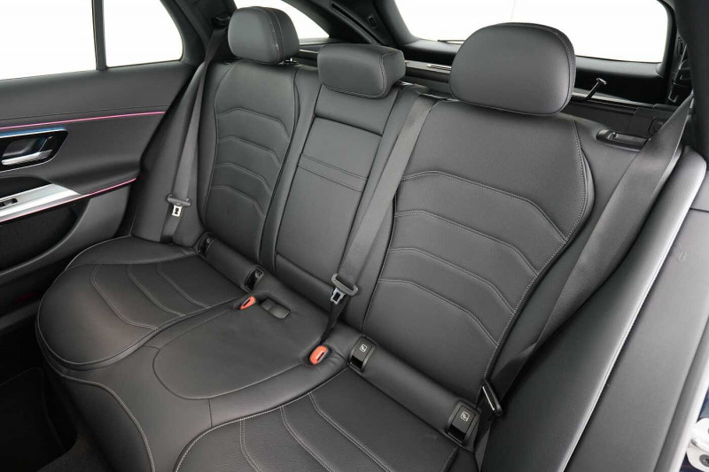 Used MERCEDES-BENZ E 300 E 300 e Break AMG Line 2024 Bleu € 69890 in Liège