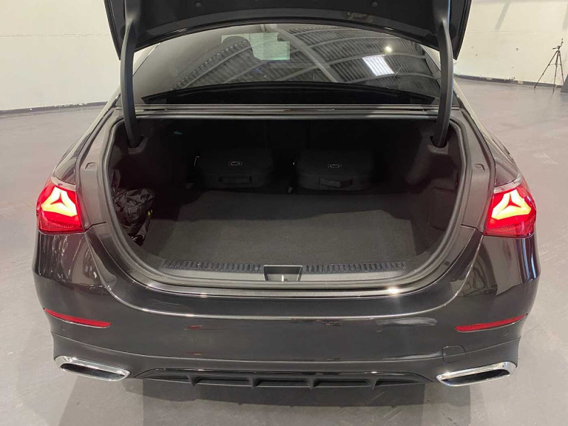 Occasion MERCEDES-BENZ E 300 E 300 de 4MATIC AMG Line 2024 Gris 64890 € à Liège