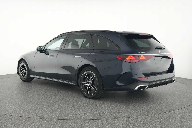 Used MERCEDES-BENZ E 300 E 300 e Break AMG Line 2024 Bleu € 65890 in Liège