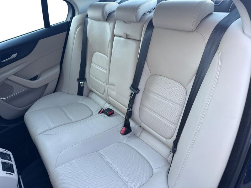 Occasion JAGUAR XE P250 R-Dynamic HSE BVA8 2019 Bleu 24990 € à Leudelange