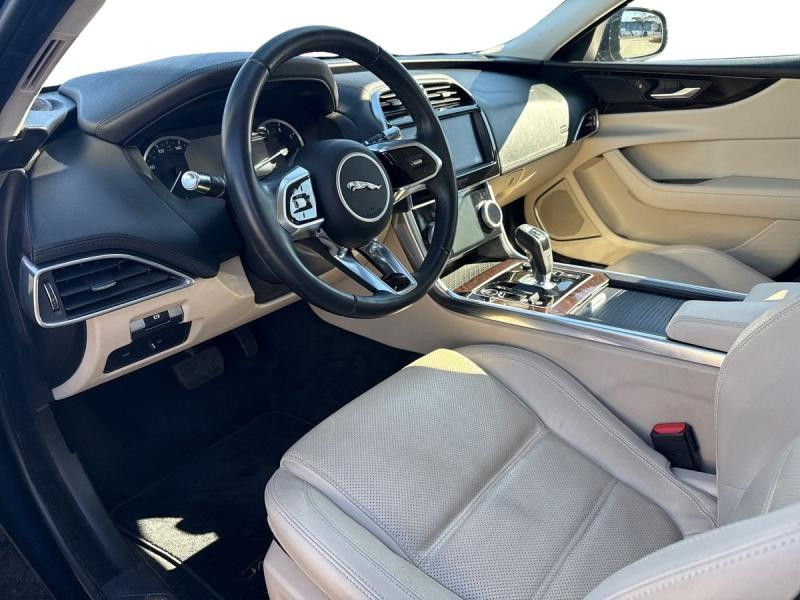 Occasion JAGUAR XE P250 R-Dynamic HSE BVA8 2019 Bleu 24990 € à Leudelange