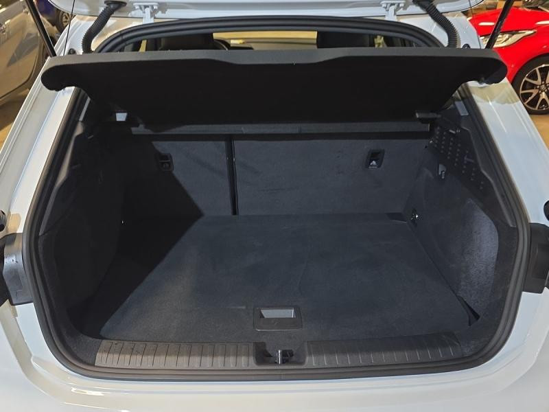 Used AUDI A3 Sportback 30 TFSI 116ch Hybride Business Executive S tronic 7 2024 Blanc Arkona € 27990 in Leudelange
