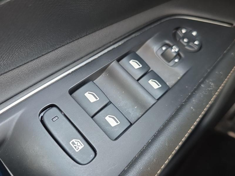 Used PEUGEOT 3008 HYBRID4 300ch Allure e-EAT8 2020 Bleu € 17990 in Leudelange