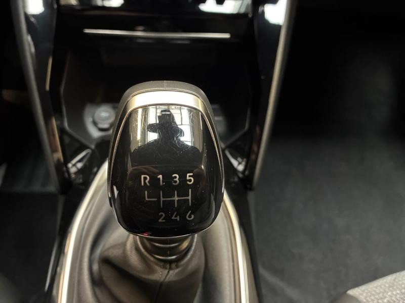 Used PEUGEOT 2008 1.2 100ch S&S Allure 2024 Blanc Okénite (M) € 19990 in Leudelange