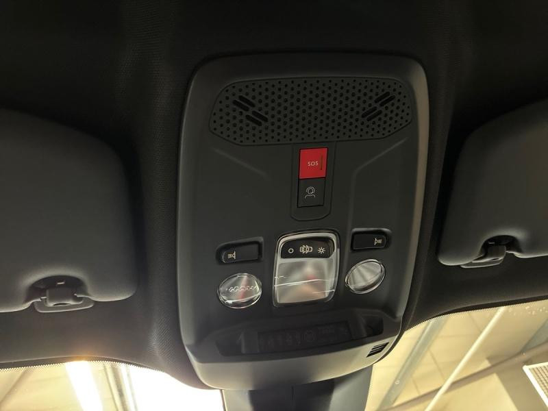 Used PEUGEOT 2008 1.2 100ch S&S Allure 2024 Blanc Okénite (M) € 19990 in Leudelange