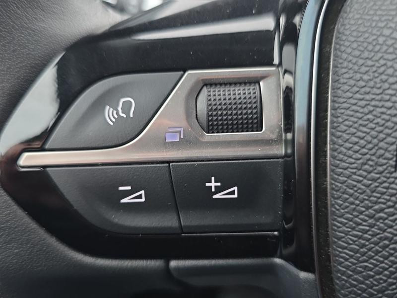 Used PEUGEOT 208 1.2 Hybrid 100ch Allure e-DCS6 2024 Jaune € 21490 in Leudelange