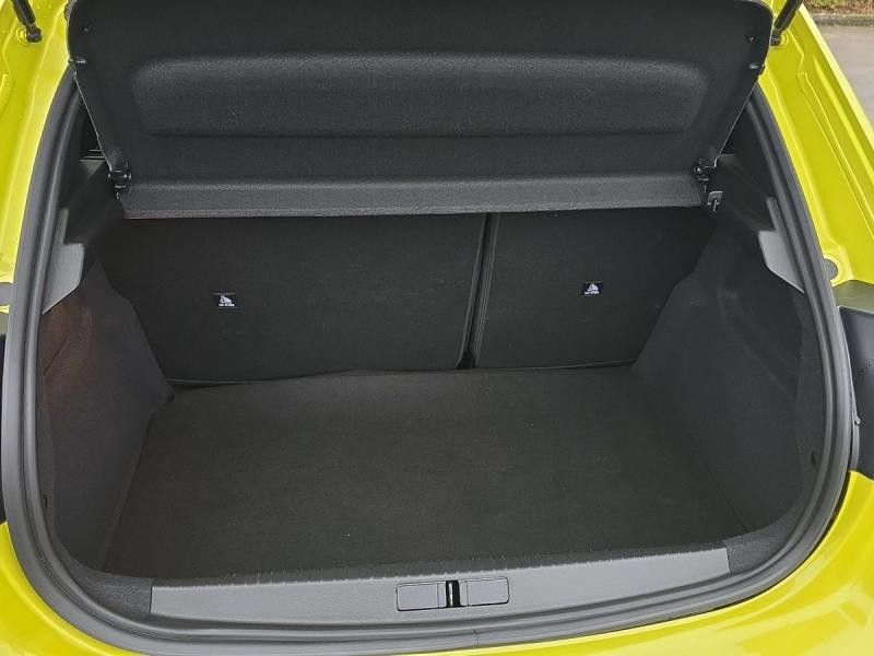 Used PEUGEOT 208 1.2 Hybrid 100ch Allure e-DCS6 2024 Jaune € 21490 in Leudelange