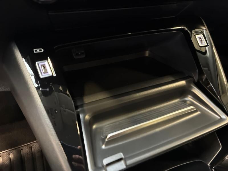 Used PEUGEOT 208 1.2 Hybrid 100ch Allure e-DCS6 2024 Jaune € 21490 in Leudelange