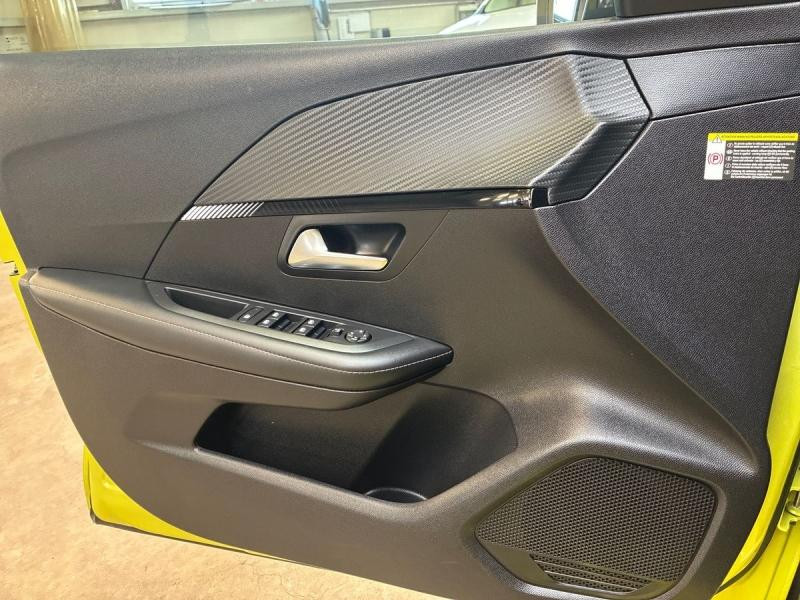 Used PEUGEOT 208 1.2 Hybrid 100ch Allure e-DCS6 2024 Jaune € 21490 in Leudelange