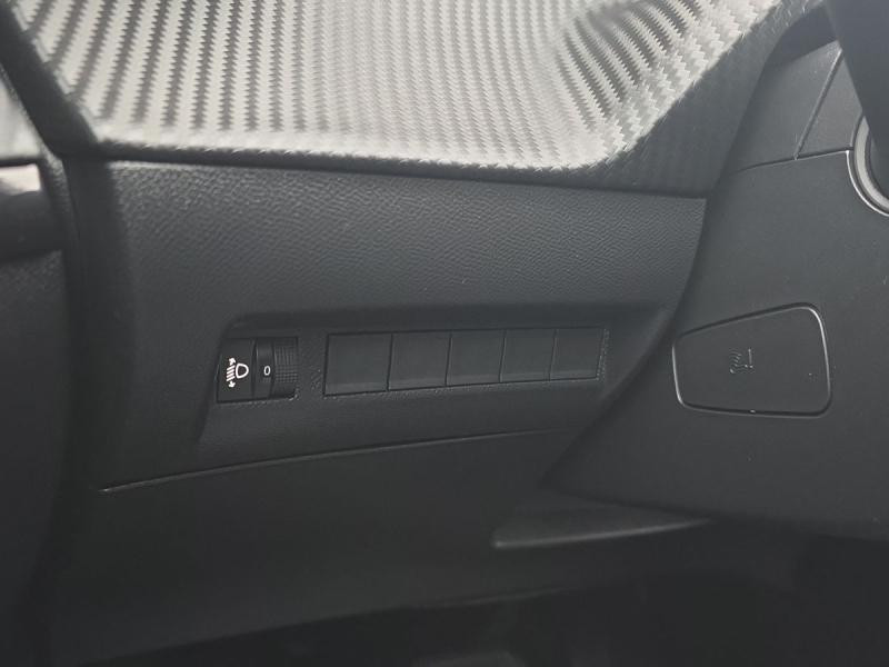 Used PEUGEOT 208 1.2 Hybrid 100ch Allure e-DCS6 2024 Jaune € 21490 in Leudelange