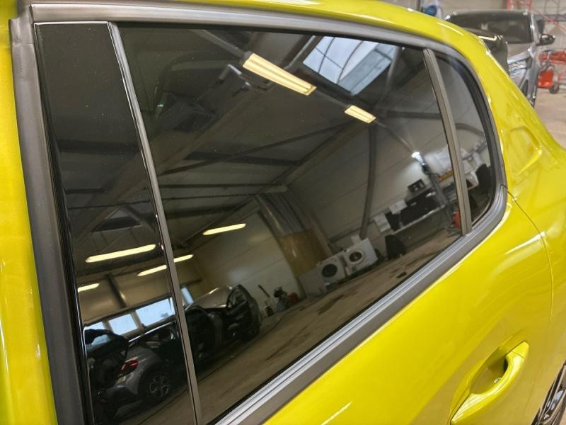 Used PEUGEOT 208 1.2 Hybrid 100ch Allure e-DCS6 2024 Jaune € 21490 in Leudelange