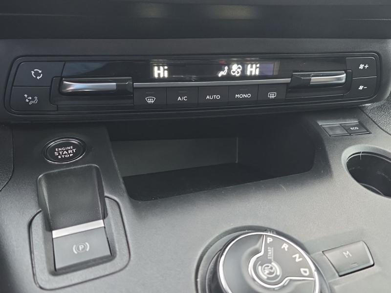 Occasion OPEL Combo Life L1H1 1.2 130ch Elegance BVA8 2022 Bleu Nuit métallisé 16990 € à Leudelange