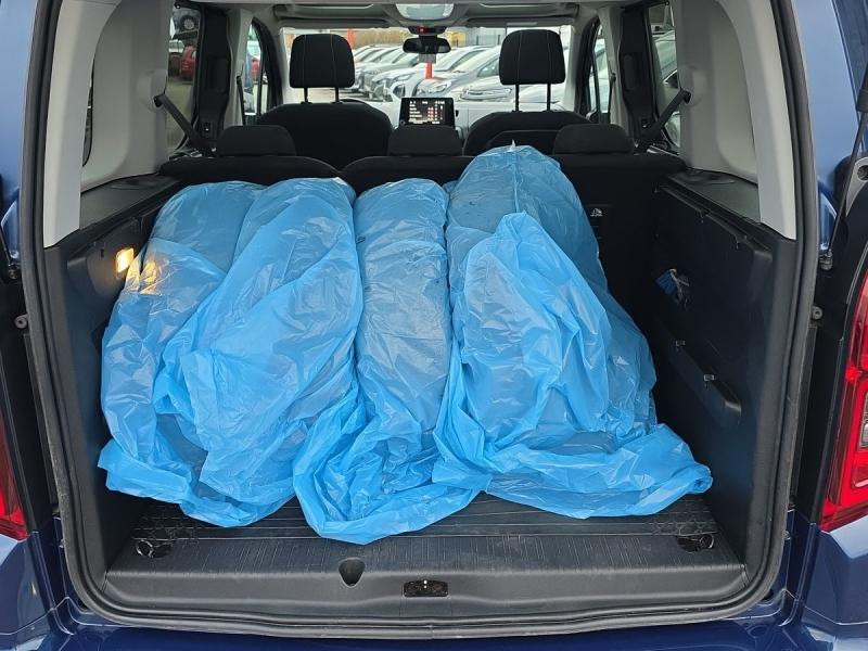 Occasion OPEL Combo Life L1H1 1.2 130ch Elegance BVA8 2022 Bleu Nuit métallisé 16990 € à Leudelange