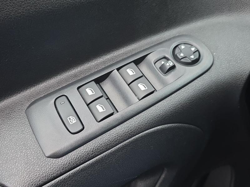 Occasion OPEL Combo Life L1H1 1.2 130ch Elegance BVA8 2022 Bleu Nuit métallisé 16990 € à Leudelange