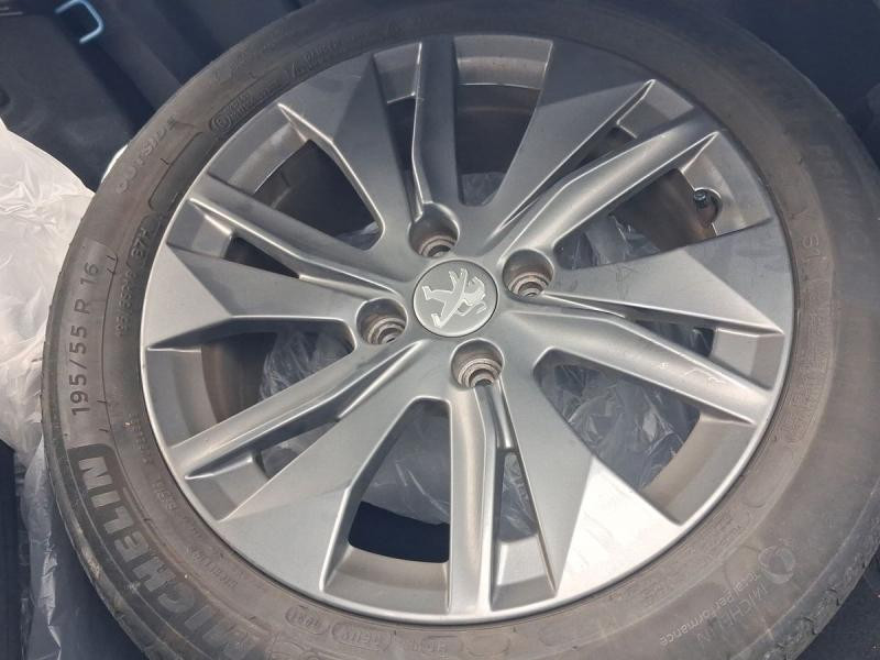 Occasion PEUGEOT 208 e-208 136ch Active 2021 Bleu Vertigo (V) 12990 € à Leudelange