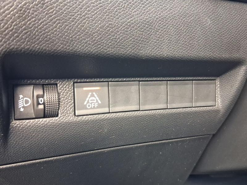 Occasion PEUGEOT 208 e-208 136ch Active 2021 Bleu Vertigo (V) 12990 € à Leudelange