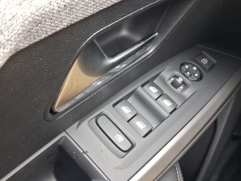 Occasion PEUGEOT 5008 Hybrid 145ch Allure e-DCS6 2025 Blanc Okénite (M) 30990 € à Leudelange