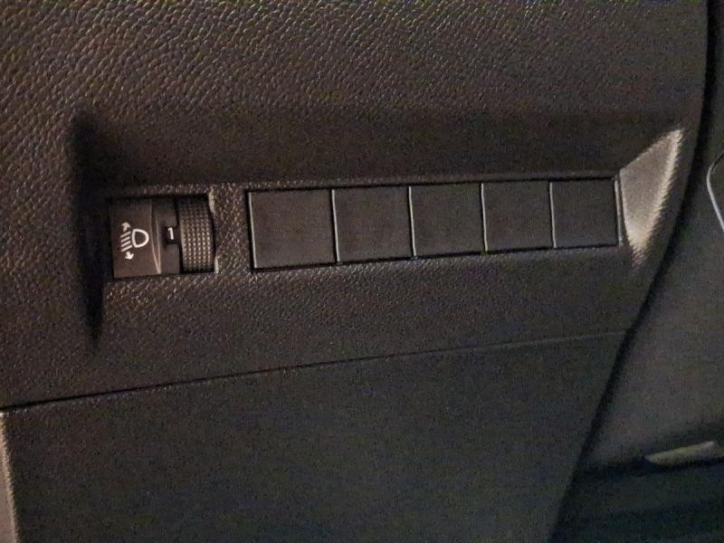 Occasion PEUGEOT 2008 1.2 100ch S&S Allure 2024 Rouge Elixir (S) 18490 € à Leudelange