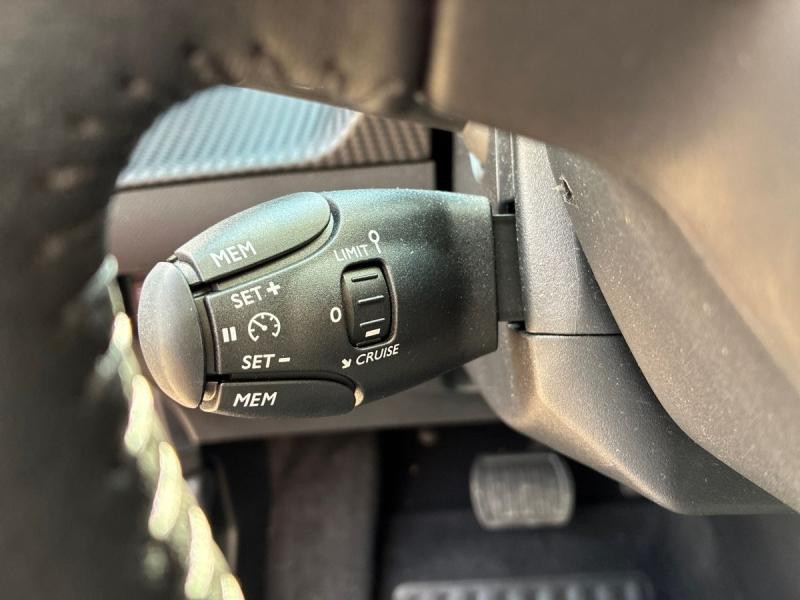 Used PEUGEOT 208 1.2 Hybrid 100ch Allure e-DCS6 2024 Rouge Elixir (V) € 17990 in Leudelange