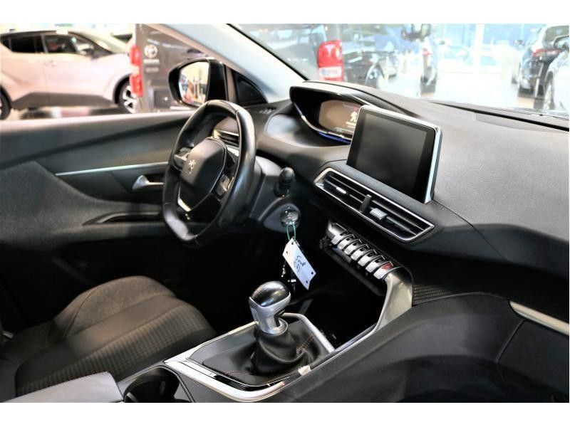 Occasion PEUGEOT 5008 II Active 1.2 PureTech 96kW 2018 BLUE 22990 € à Wavre