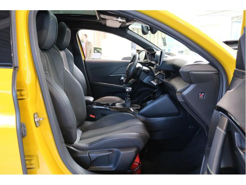 Used PEUGEOT 208 GT Line 1.2 PureTech 74kW 2020 YELLOW € 16390 in Wavre