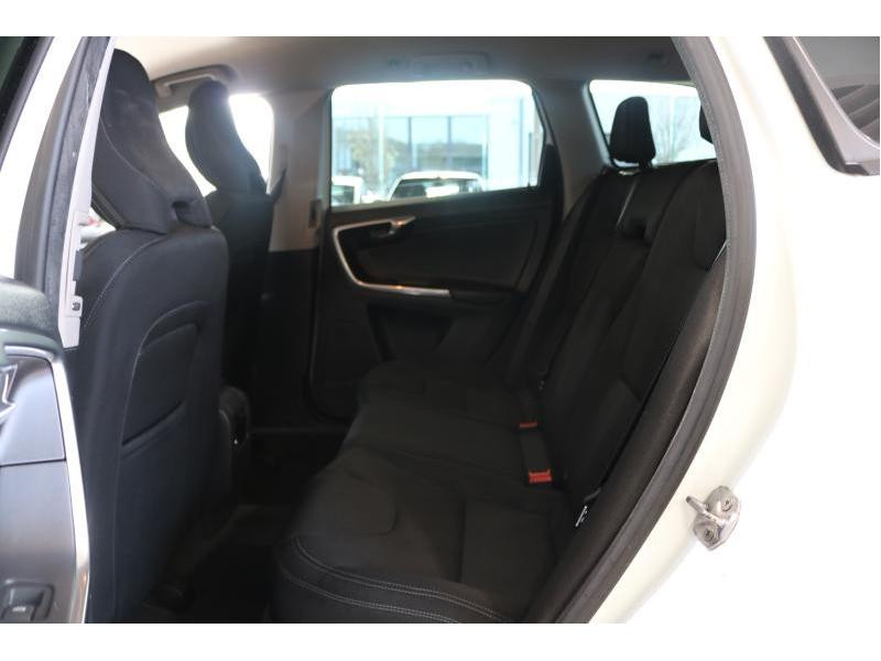 Used VOLVO XC60 Kinetic 2.0 D3 100 KW 2015 WHITE € 14990 in Wavre