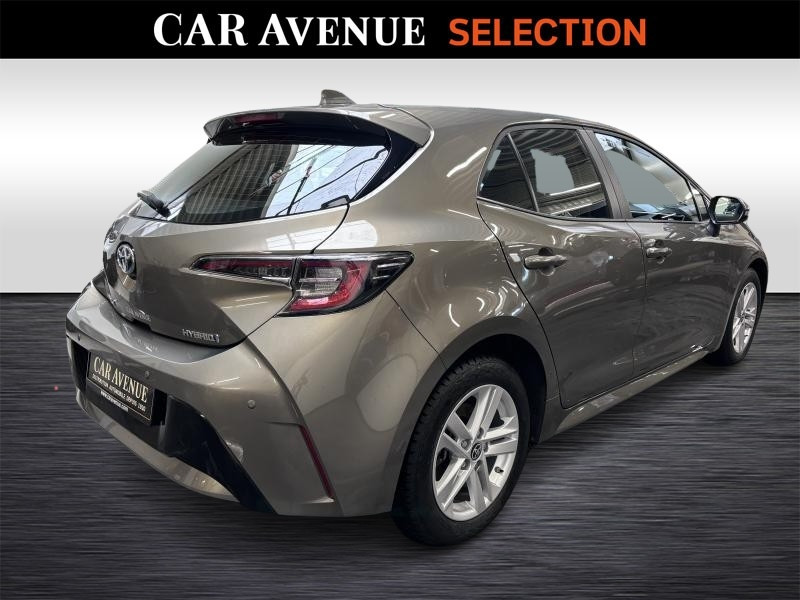 Used TOYOTA Corolla 1.8 Hybrid Dynamic  + Business Pack Navi 2022 BRONZE € 20990 in Seraing