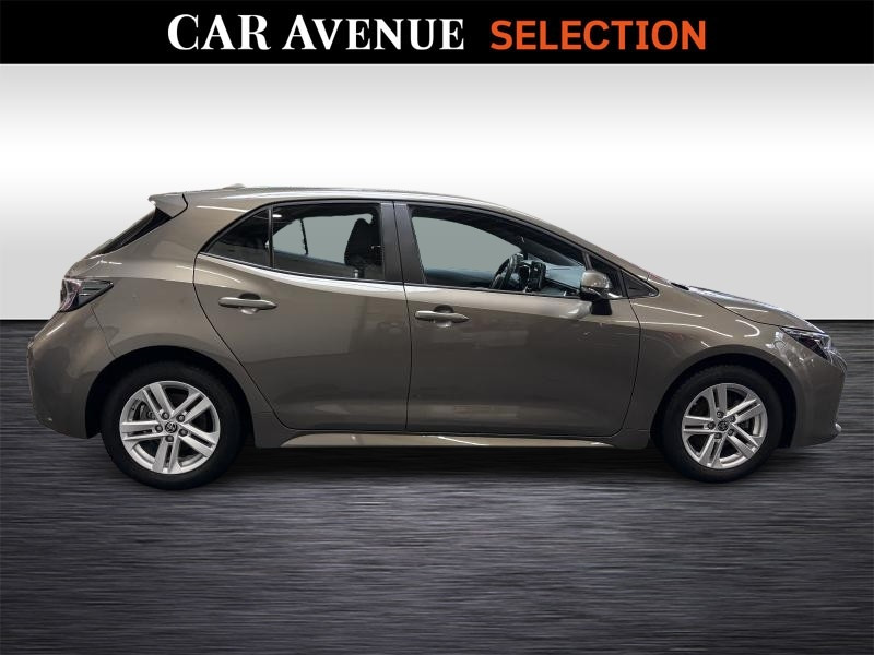 Used TOYOTA Corolla 1.8 Hybrid Dynamic  + Business Pack Navi 2022 BRONZE € 20990 in Seraing