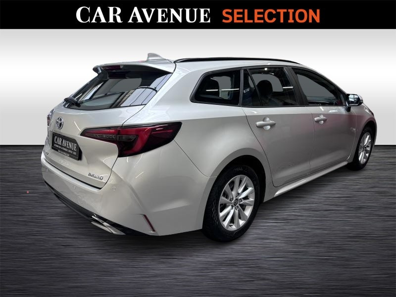 Occasion TOYOTA Corolla Touring Spt 1.8 Hybrid Dynamic  + Business Pack Navi 2023 SILVER 26990 € à Seraing