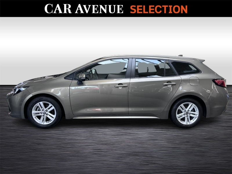 Used TOYOTA Corolla Touring Spt 1.8 Hybrid Dynamic  + Business Pack Navi 2022 BRONZE € 23490 in Seraing