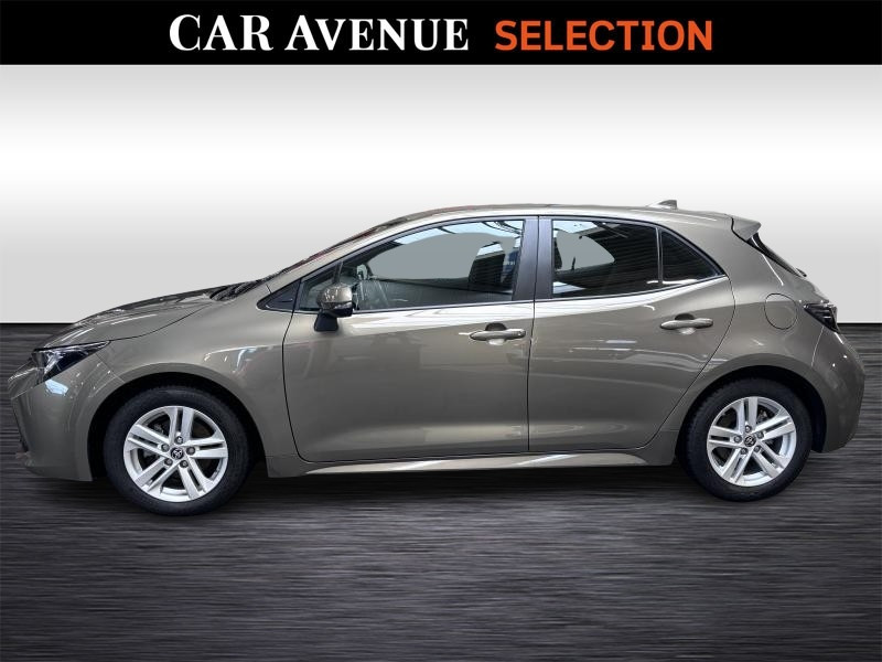 Used TOYOTA Corolla 1.8 Hybrid Dynamic  + Business Pack Navi 2022 BRONZE € 20990 in Seraing