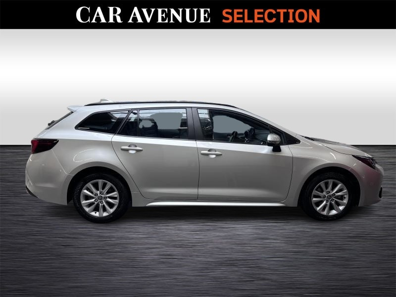 Used TOYOTA Corolla Touring Spt 1.8 Hybrid Dynamic  + Business Pack Navi 2023 SILVER € 26990 in Seraing