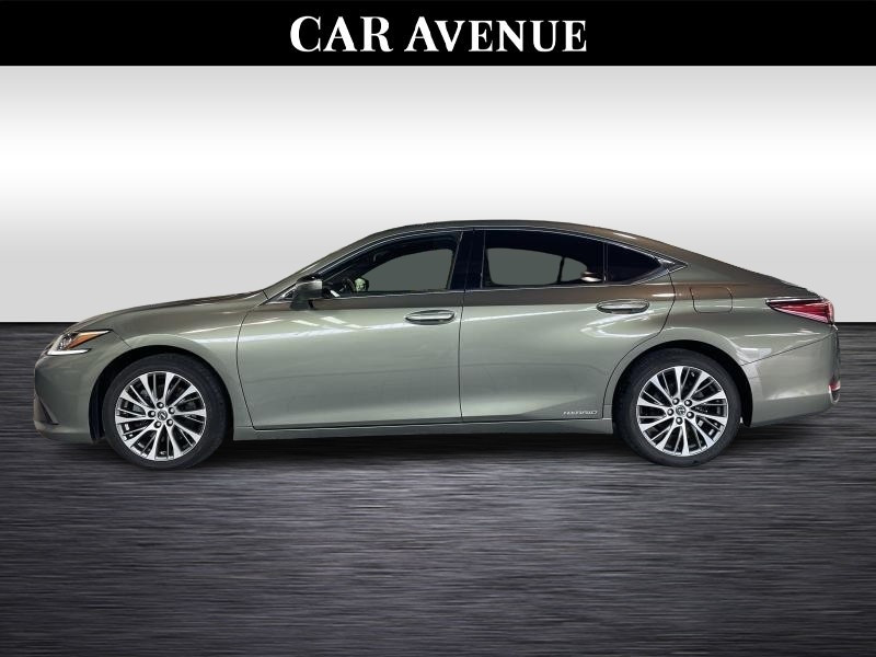 Used LEXUS ES 2.5 Executive 2020 GREEN € 31490 in Waterloo