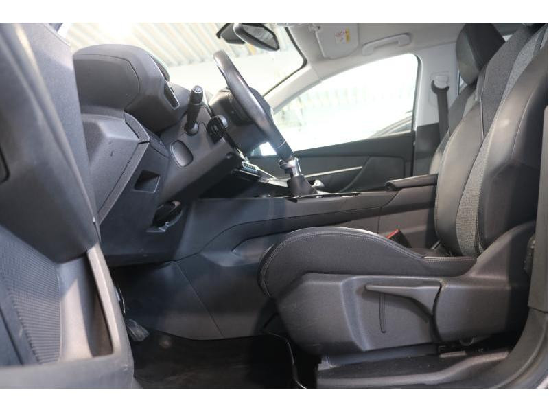 Used PEUGEOT 5008 Allure 1.2 PureTech 96 kW 2018 GREY € 16990 in Wavre