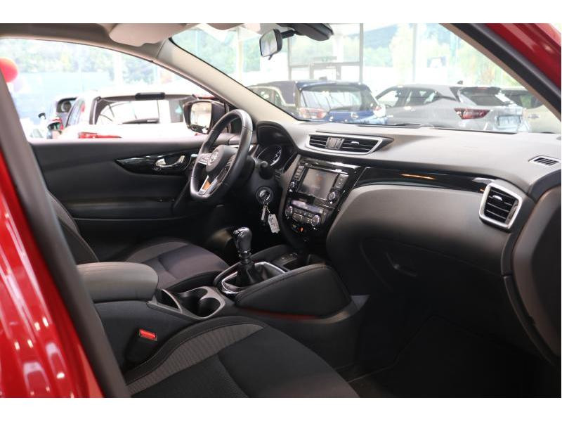 Used NISSAN Qashqai Urban Edition 1.3 DIG-T 103 kW 2020 RED € 15890 in Wavre