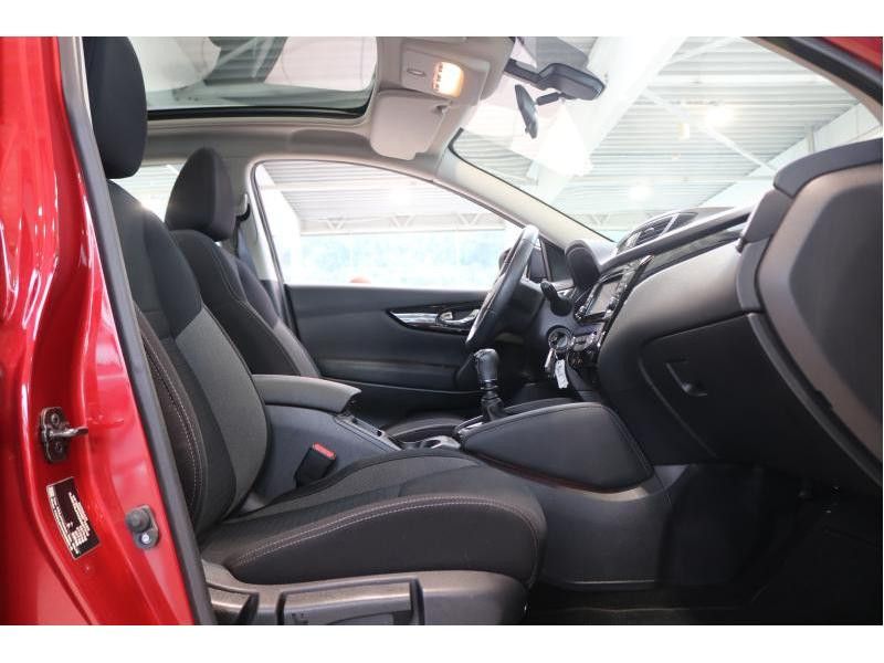 Used NISSAN Qashqai Urban Edition 1.3 DIG-T 103 kW 2020 RED € 15890 in Wavre