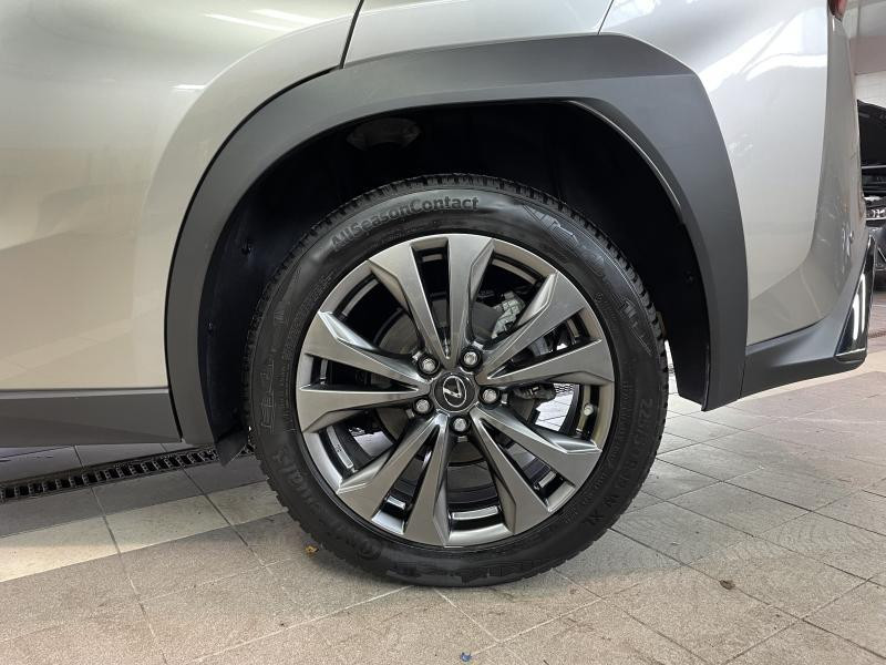 Occasion LEXUS UX 2.0 F-Sport Design 2023 CHAMPAGNE 33490 € à Waterloo