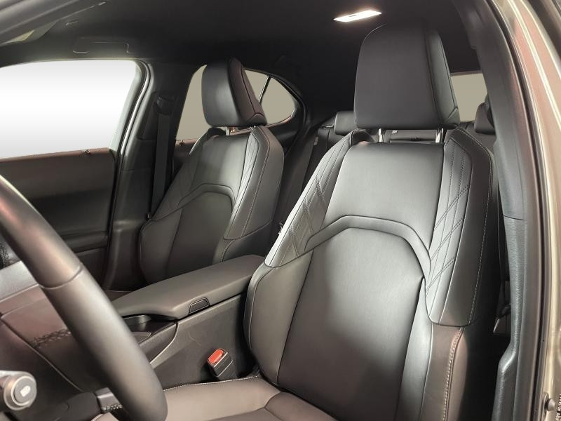 Occasion LEXUS UX 2.0 F-Sport Design 2023 CHAMPAGNE 33490 € à Waterloo