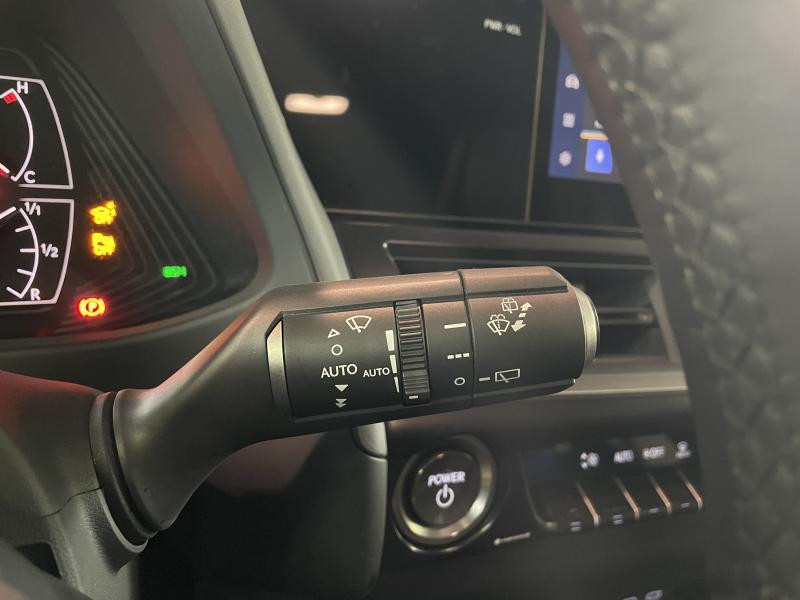 Occasion LEXUS UX 2.0 F-Sport Design 2023 CHAMPAGNE 33490 € à Waterloo