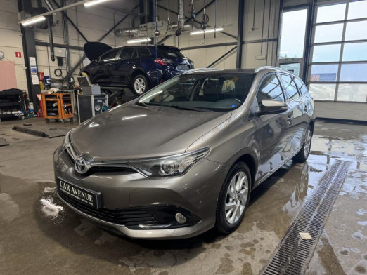 Occasion TOYOTA Auris Comfort and Pack Dynamic 2017 GREY 13 190 € à Wavre