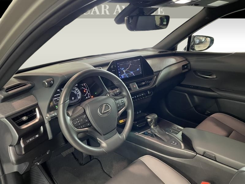 Occasion LEXUS UX 2.0 F-Sport Design 2023 CHAMPAGNE 33490 € à Waterloo