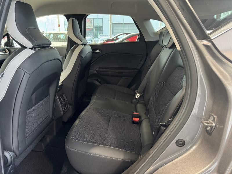 Occasion RENAULT Captur 1.3 TCE A/T Techno 2023 GREY 22400 € à Wavre
