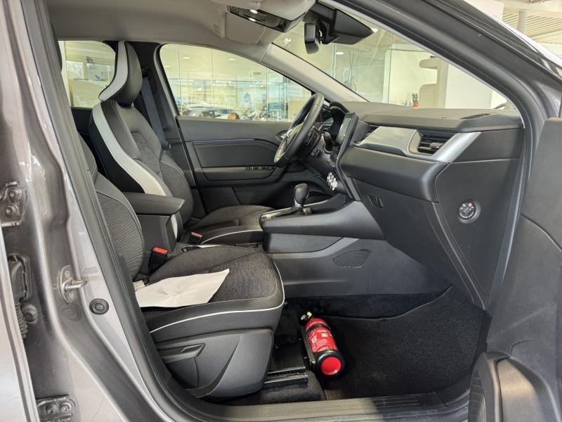 Occasion RENAULT Captur 1.3 TCE A/T Techno 2023 GREY 22400 € à Wavre